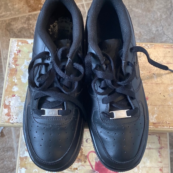 Kids low top Air Force ones - Picture 1 of 4